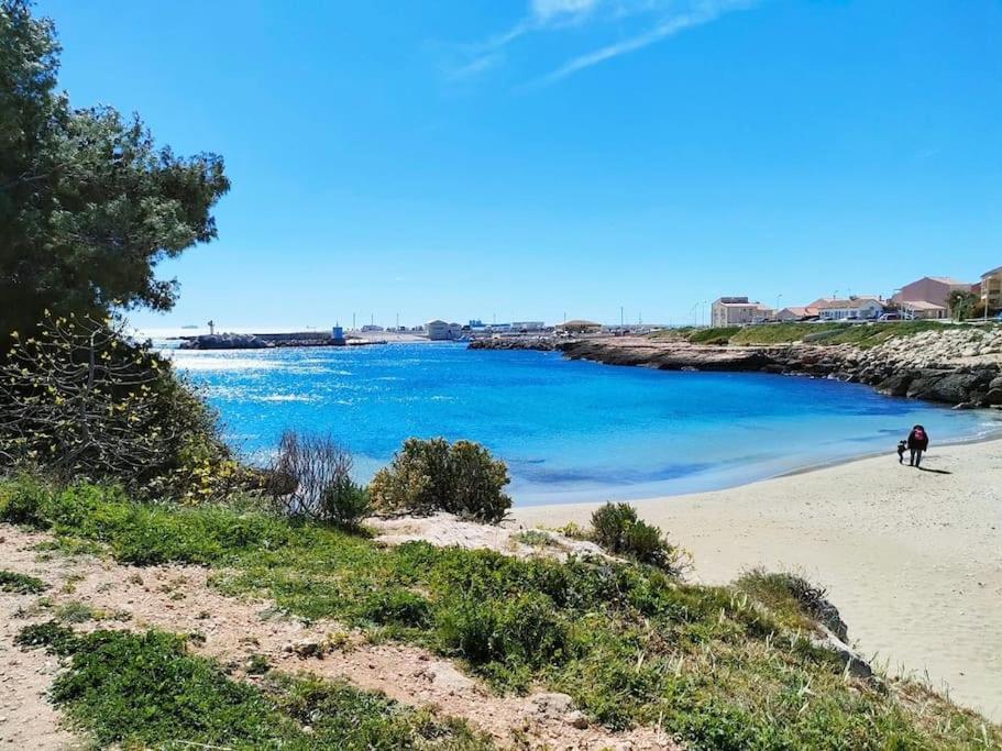 Right By The Sea • Les Embruns