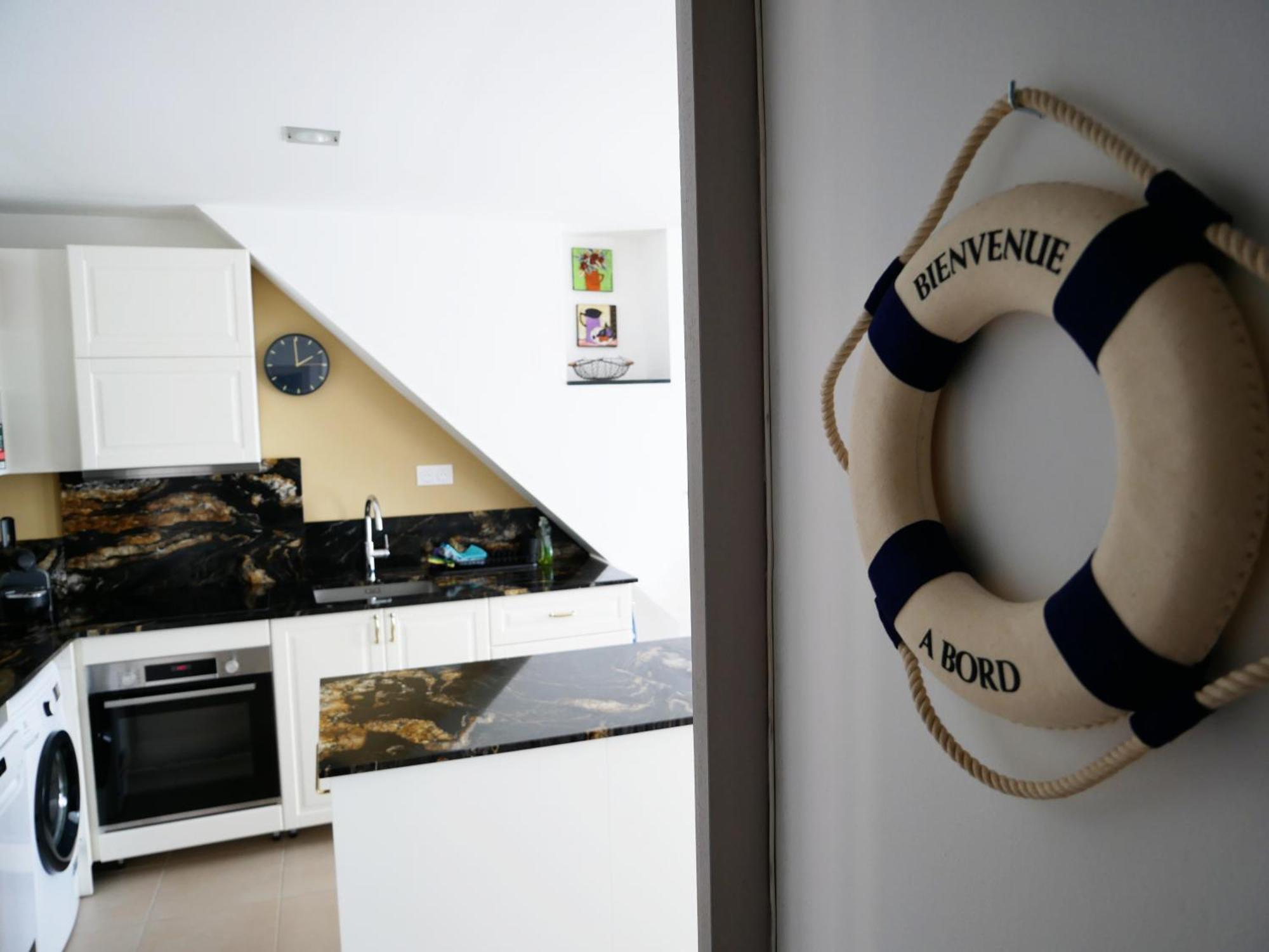 Right By The Sea • Les Embruns Apartment